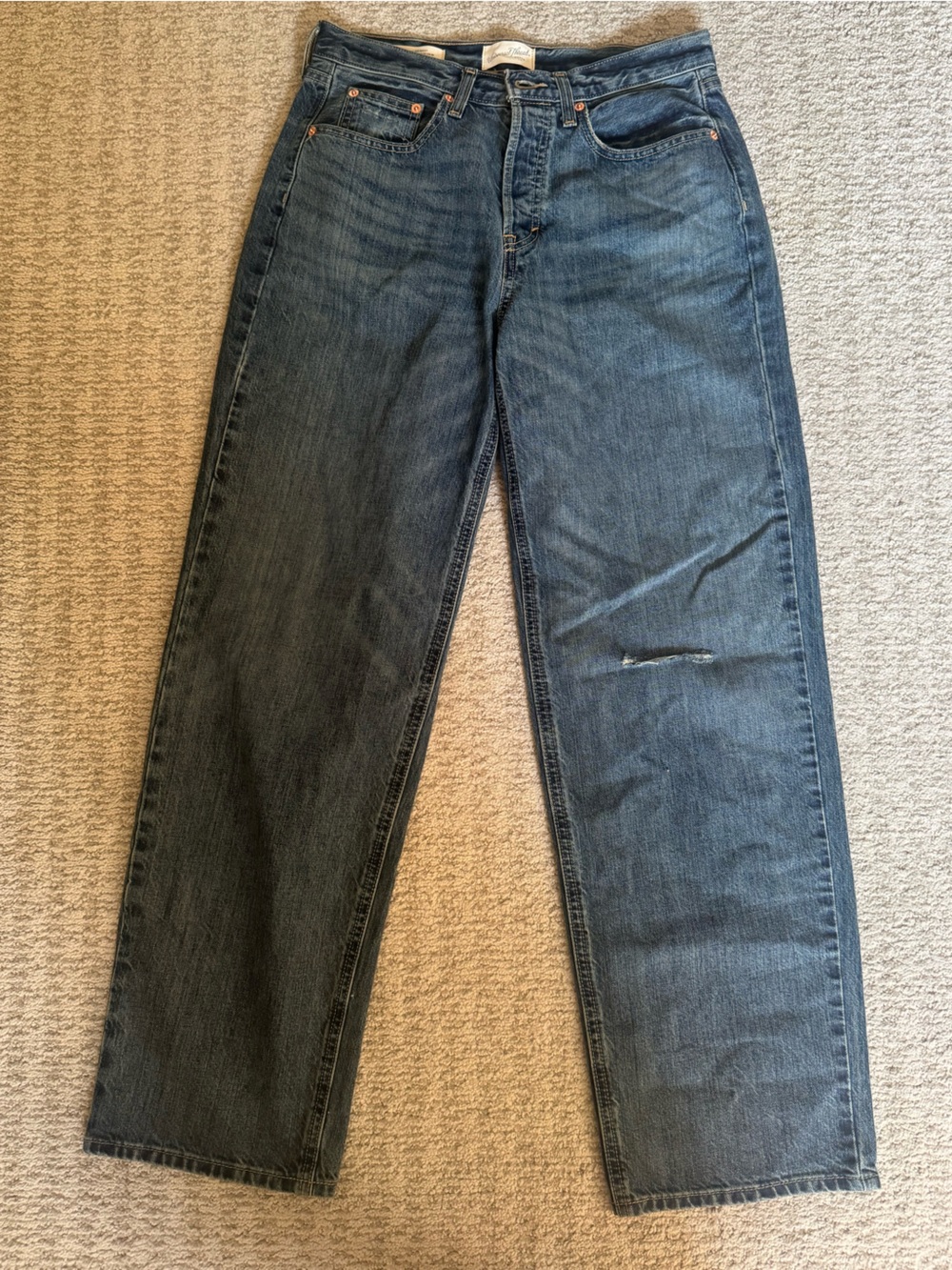 Universal Thread women’s  Faded Blue Straight Jeans size 6